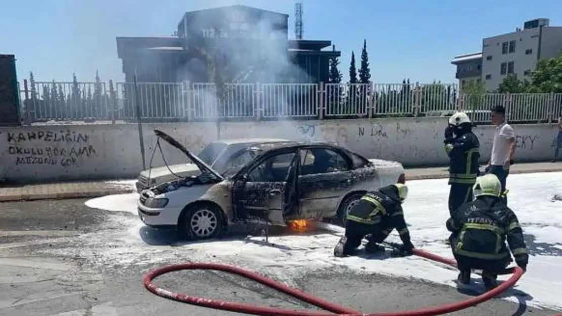 Kahramanmaraş'ta otomobil yangını
