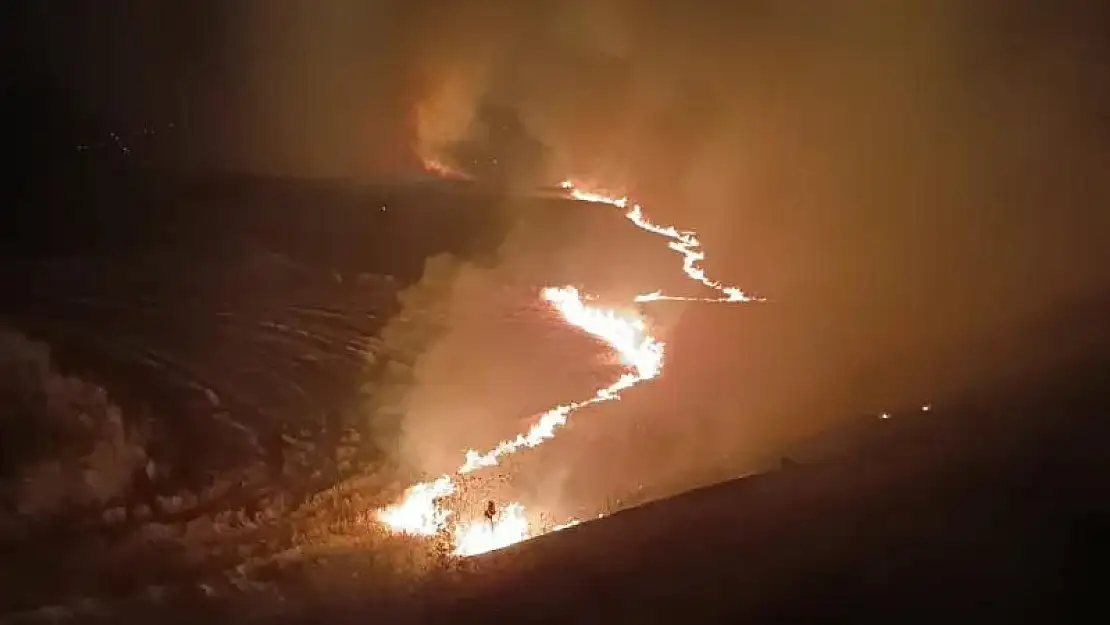 Gaziantep'teki mera ve anız yangınına müdahale sürüyor
