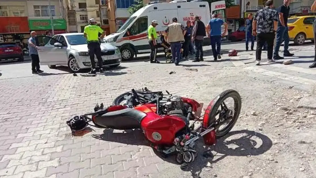 Otomobil ile çarpışan motosikletin sürücüsü yaralandı
