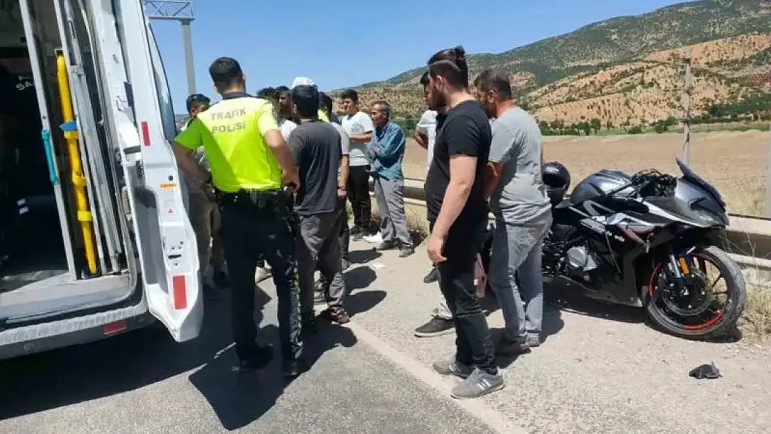 Gölbaşı'nda otomobil ile motosiklet çarpıştı: 2 yaralı