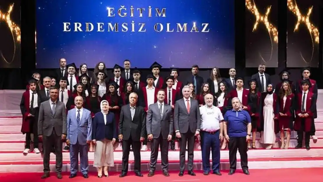 Erdem Koleji'nde mezuniyet coşkusu
