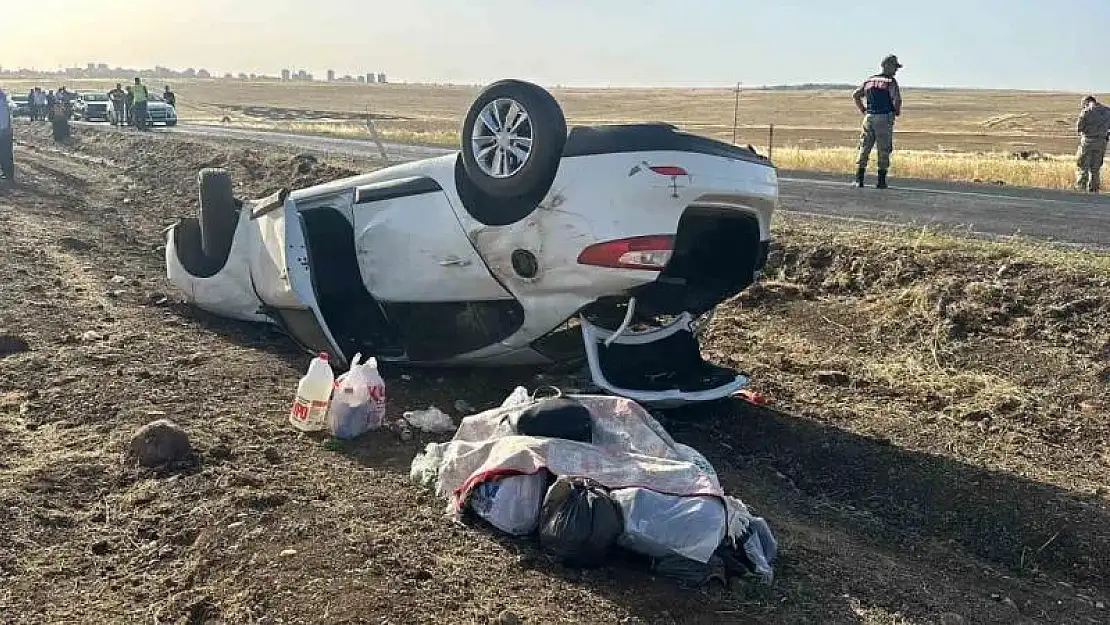 Siverek'te otomobil şarampole devrildi: 6 kişi yaralandı
