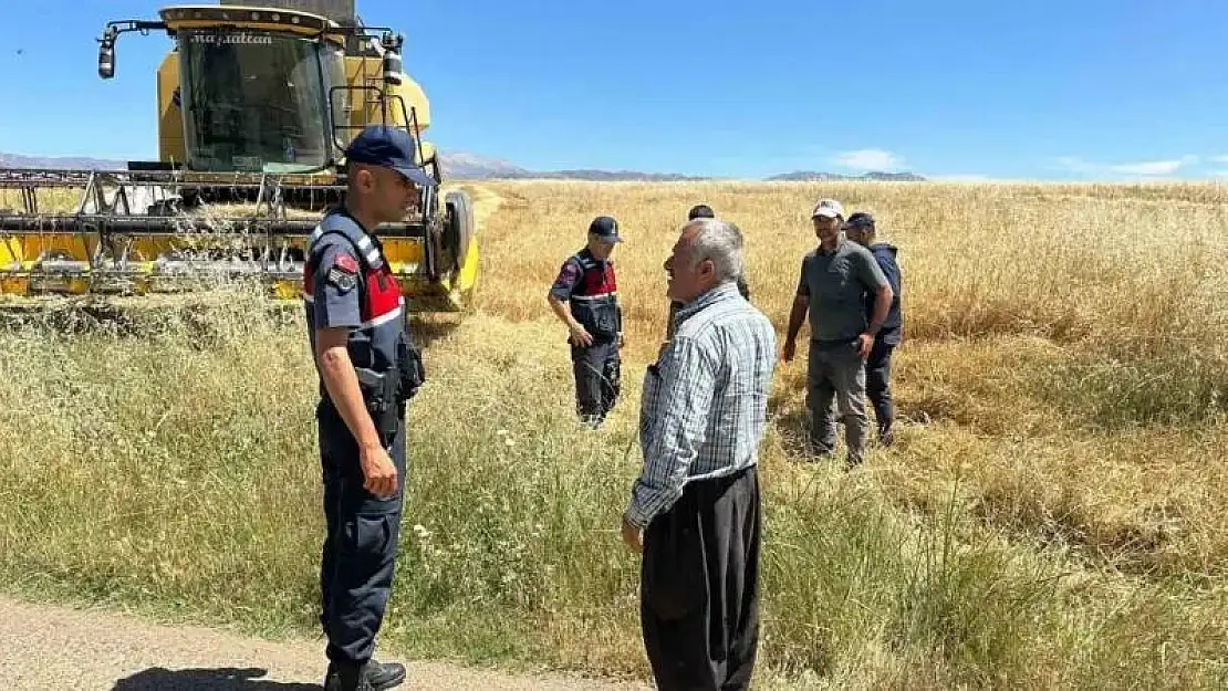 Jandarma ekipleri çiftçileri yangınlara karşı bilgilendirdi