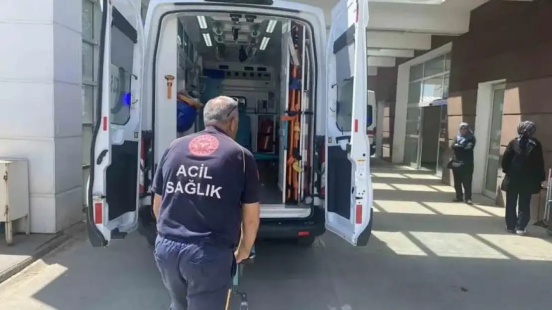 Adıyaman'da otomobil şarampole yuvarlandı: 1 ölü, 1 yaralı