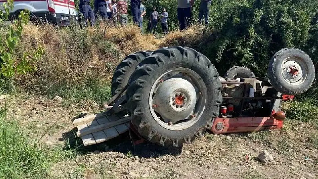 Kontrolden çıkan traktör devrildi: 4 yaralı