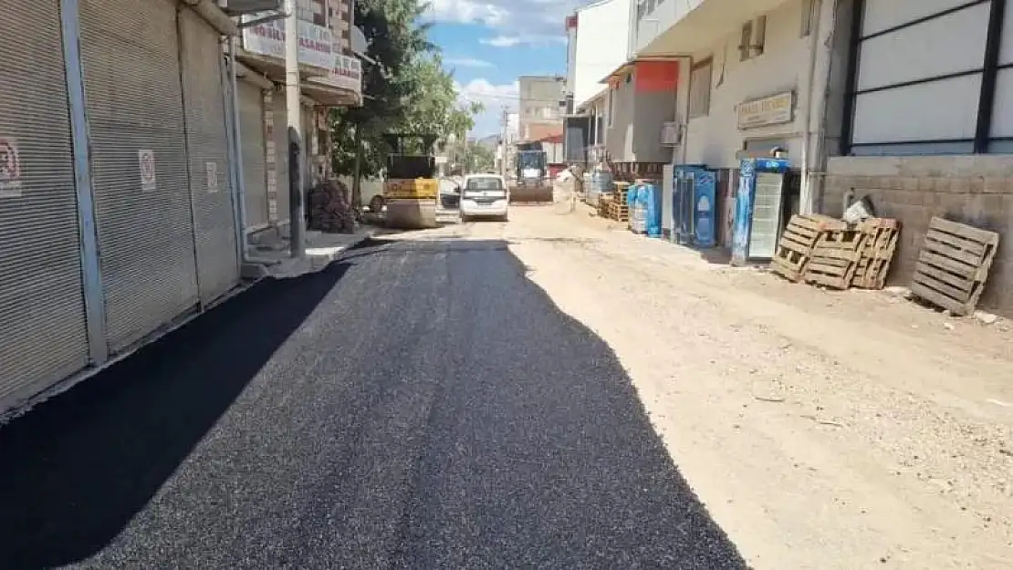 Alt yapısı biten cadde ve sokaklar asfaltlanıyor