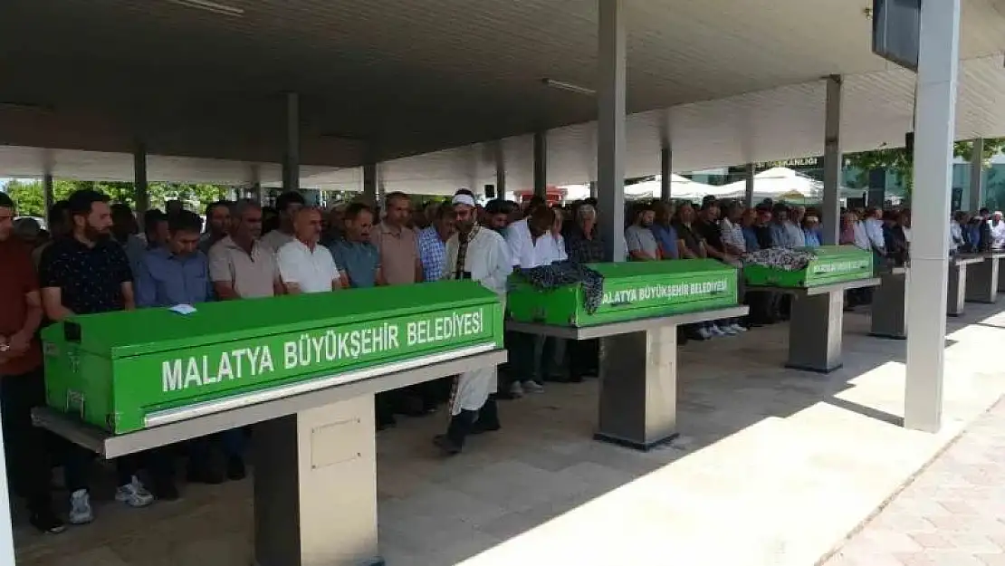 Malatya'da uykularında öldürülen anne, kızı ve torunu defin edildi
