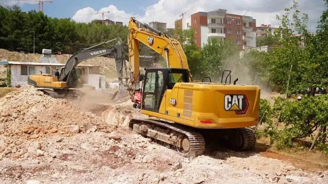 Altınşehir Mahallesinde yollar asfaltlanıyor