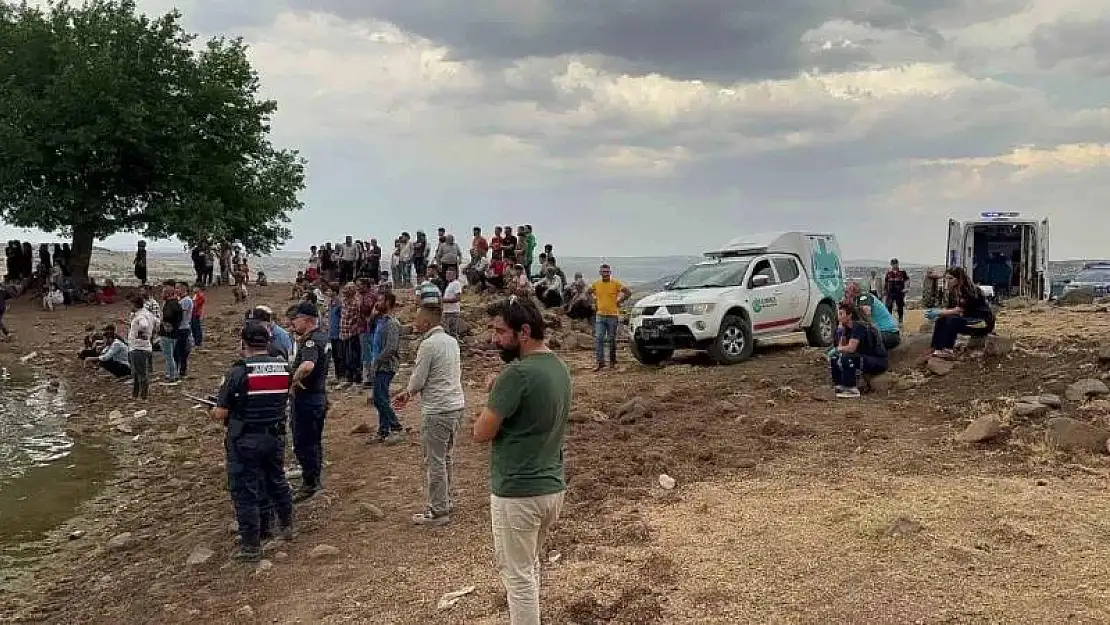 Gaziantep'te serinlemek için suya giren 3 kişiden 1'i boğulurken, 2 kişiyi arama çalışmaları sürüyor
