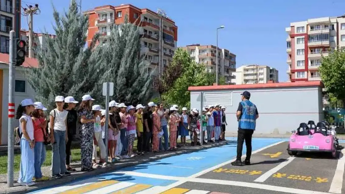 Diyarbakır'da öğrencilere trafik eğitimi
