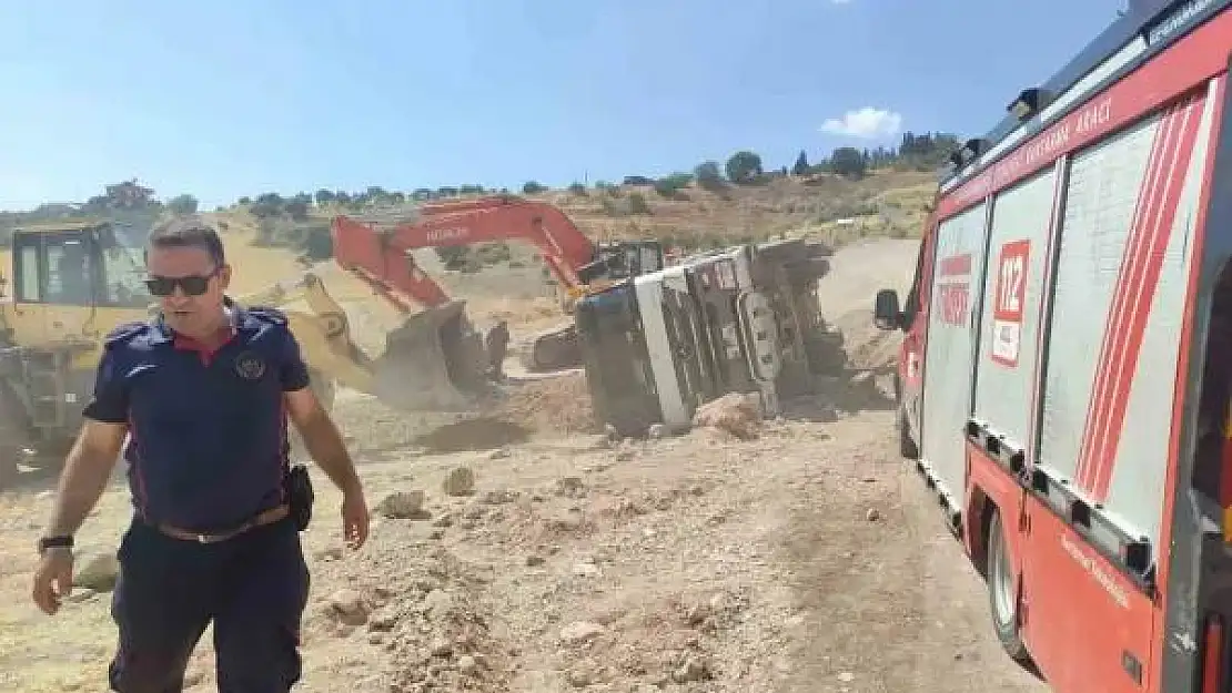 Kahramanmaraş'ta kum yüklü kamyon devrildi: 1 yaralı
