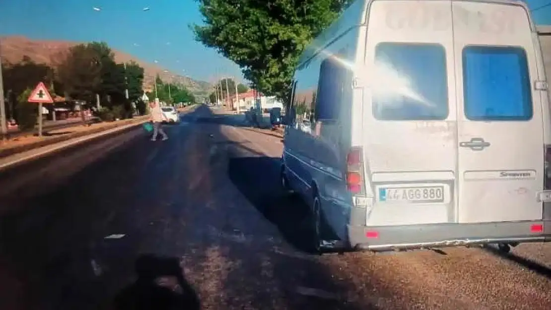 Malatya'da tır ile minibüs çarpıştı, 3 yaralı
