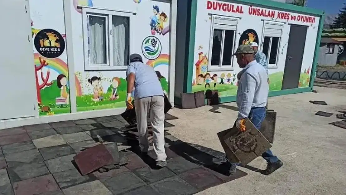 Gölbaşı'nda parklara çevre düzenlemesi yapılıyor