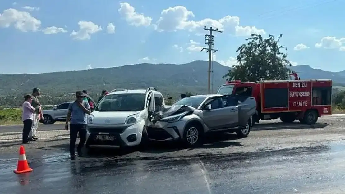 Aynı yöne giden 2 otomobil çarpıştı 6 yaralı