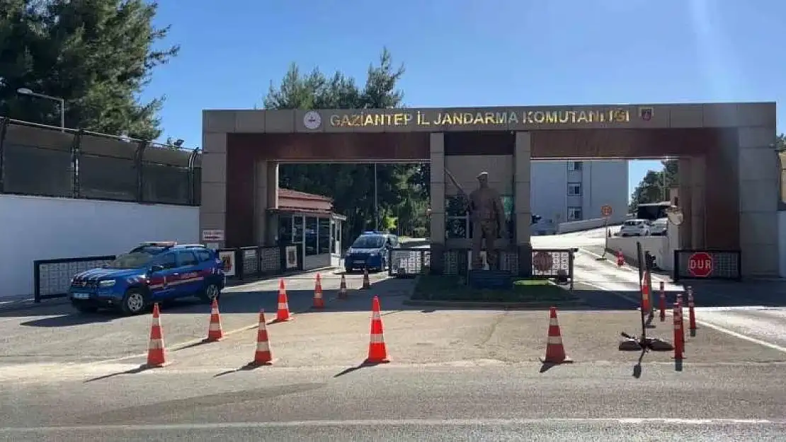 Çeşitli suçlardan aranan 13 firariyi jandarma yakaladı
