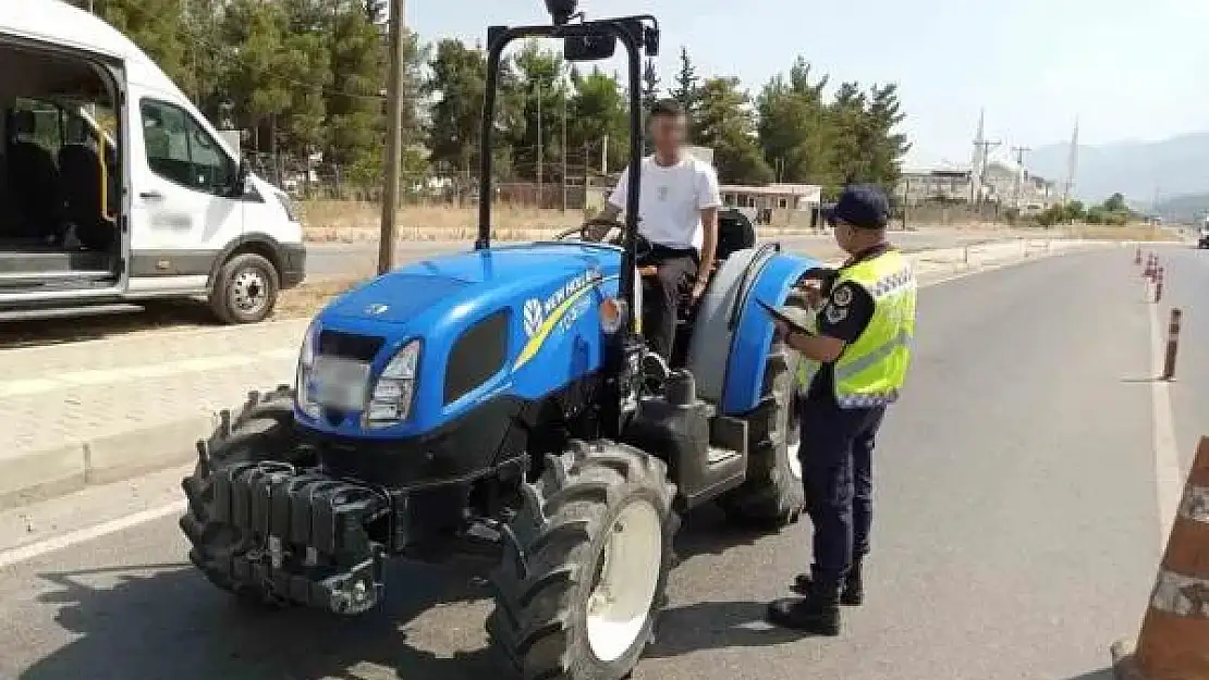 Traktör sürücülerine Jandarmadan özel denetim
