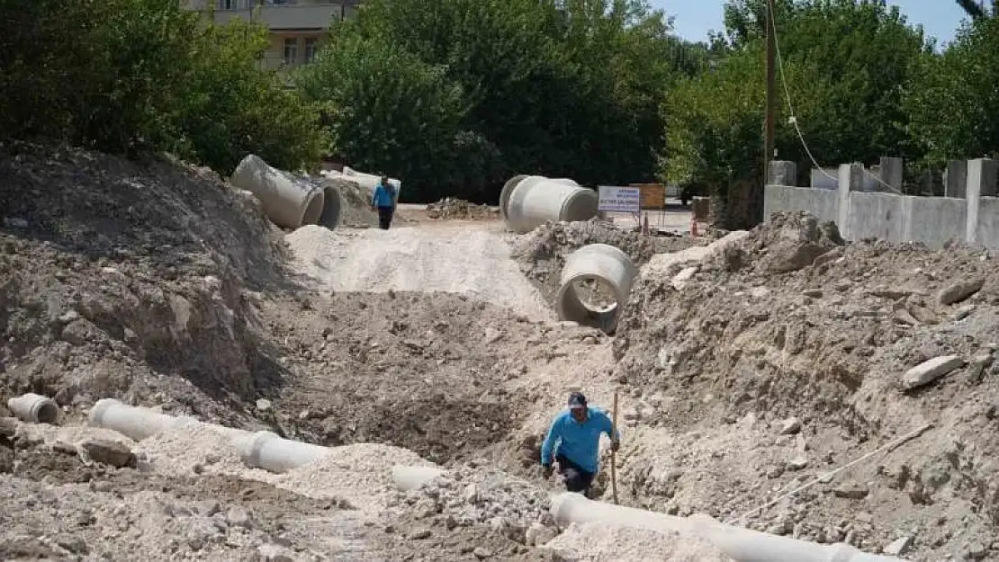 Depremde hasar gören alt yapı hızla onarılıyor