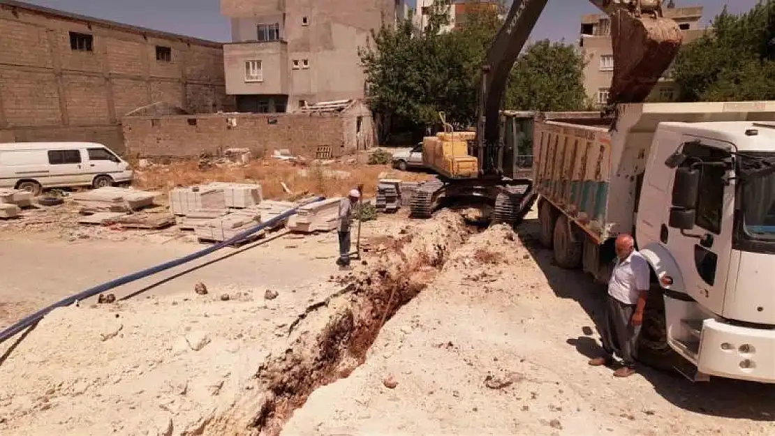 Adıyaman'da Yunus Emre Mahallesinde içme suyu hattı yenileniyor