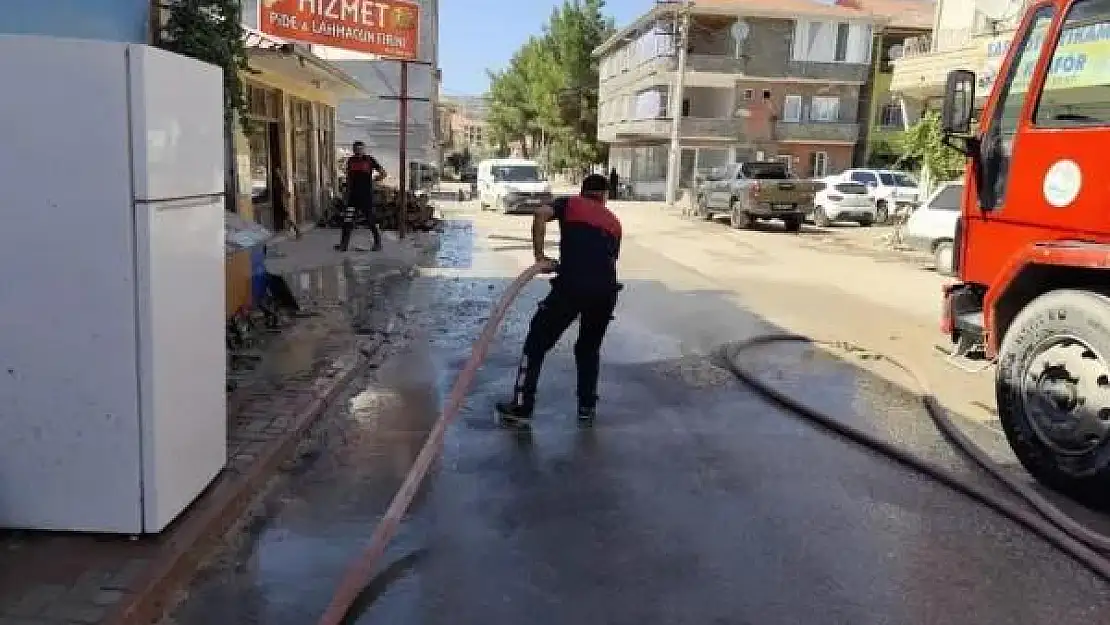 Gölbaşı ilçesinde yollar yıkanıyor