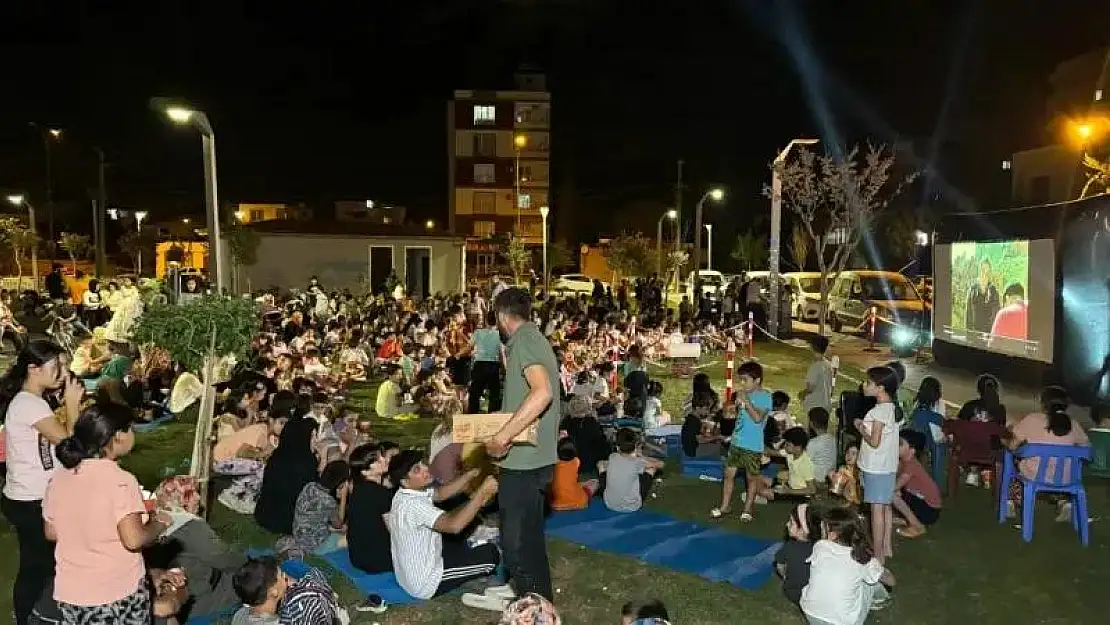 Adıyaman'da Cumhuriyet Mahallesi'nde 'Yazlık Sinema' Nostaljisi