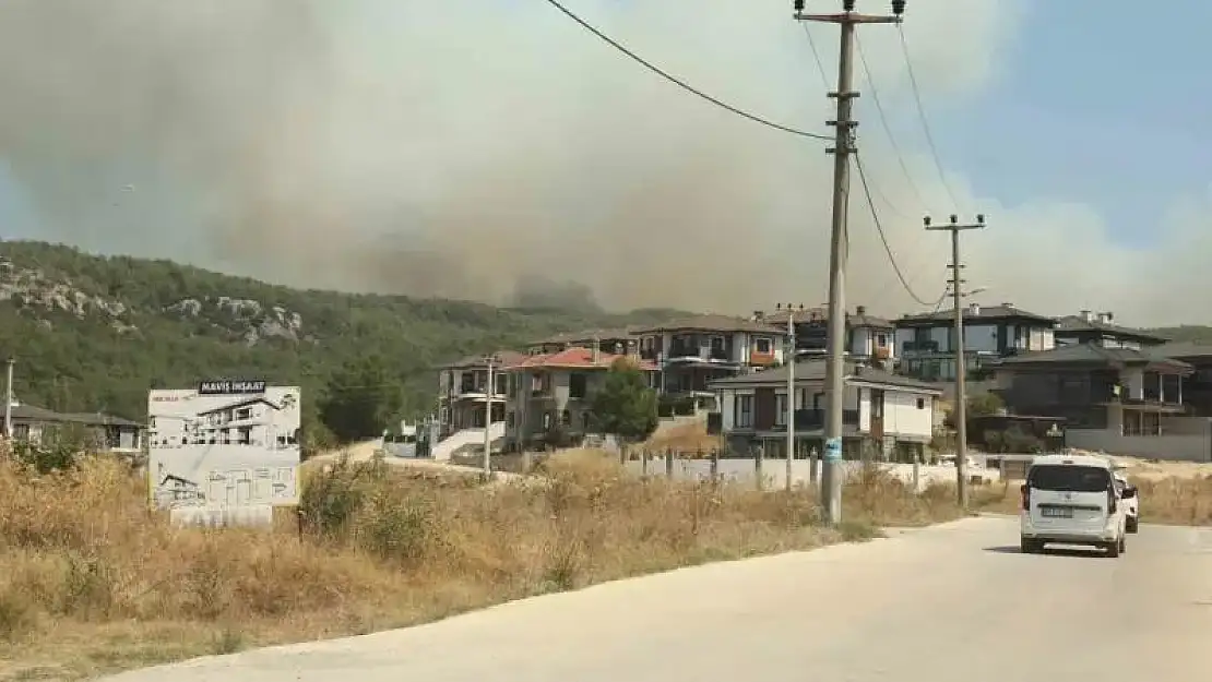 Muğla'da dev yangın bulutları gökyüzünü kapladı