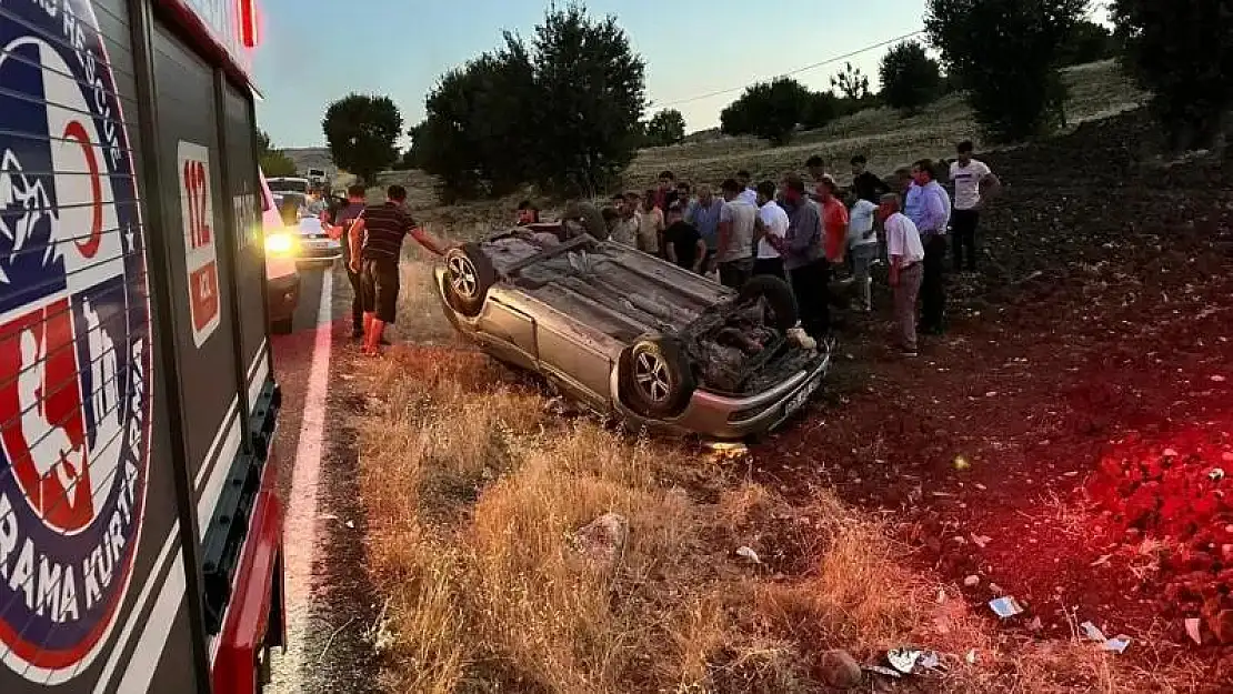 Adıyaman'da kontrolden çıkan otomobil tarlaya uçtu: 3 yaralı