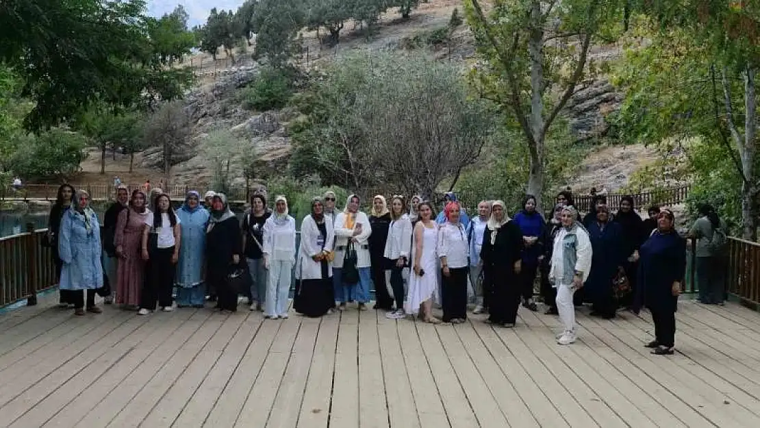 Kadınlar, Büyükşehir'le şehrin doğal güzelliklerini görme fırsatı buldu