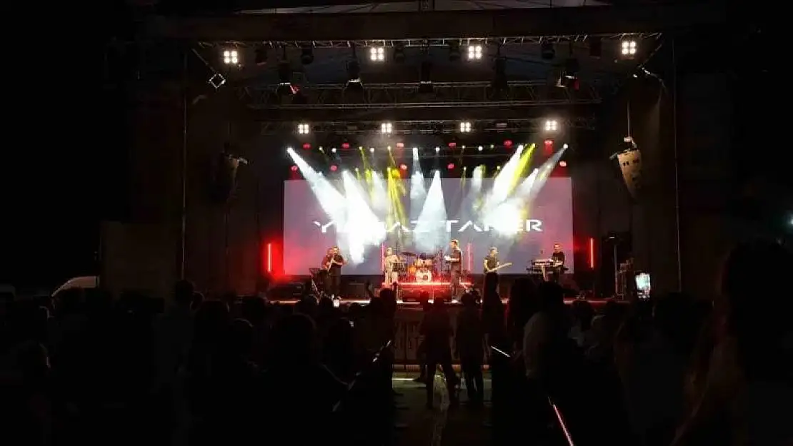 Kahramanmaraşlılar, Geleneksel Ağustos Fuarı'nda konserlerle eğleniyor