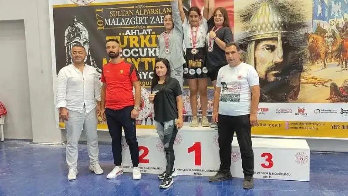 Depremzede Sporcu Özlem Yanak, Muaythaide birinci oldu