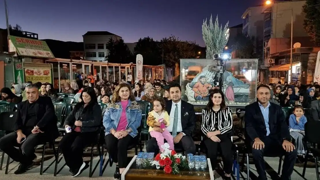 Açık hava konseri ve sinema gösterisine vatandaşlardan yoğun ilgi 