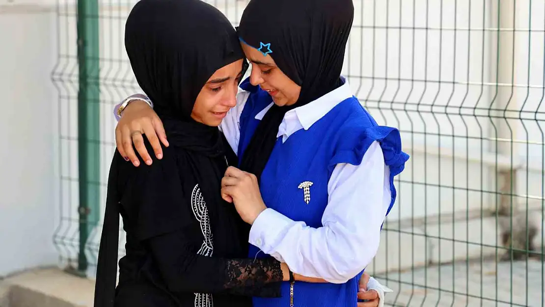 Adana'da kampta kalan 160 Suriyeli daha 4 otobüs ve 2 tırla ülkelerine geri döndü