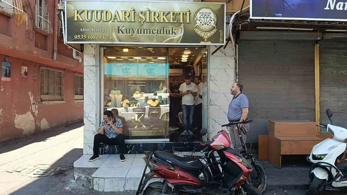 Adana'da kuyumcu soygunu: 2 kişiyi vurup 1 kilo altın çaldılar