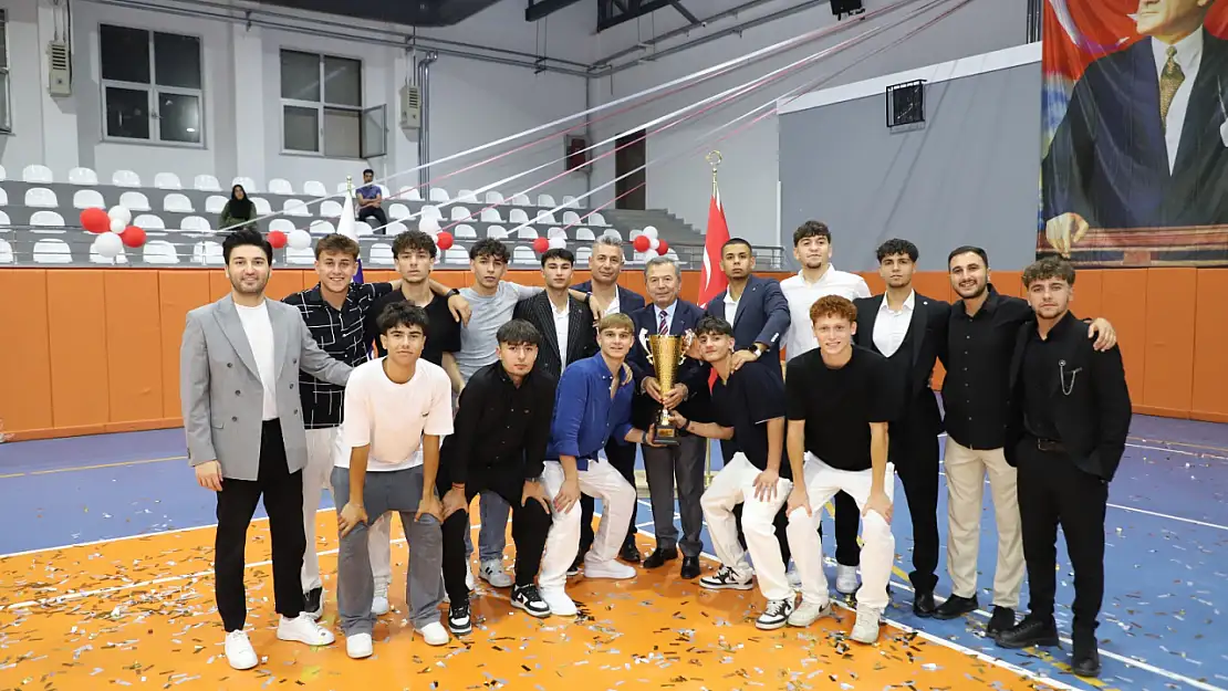 Adil Sani Konukoğlu Spor Lisesi'nde mezuniyet heyecanı