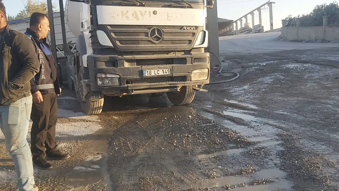 Adıyaman Belediyesi açıkladı! Yola beton döken sürücüye cezai işlem uygulandı