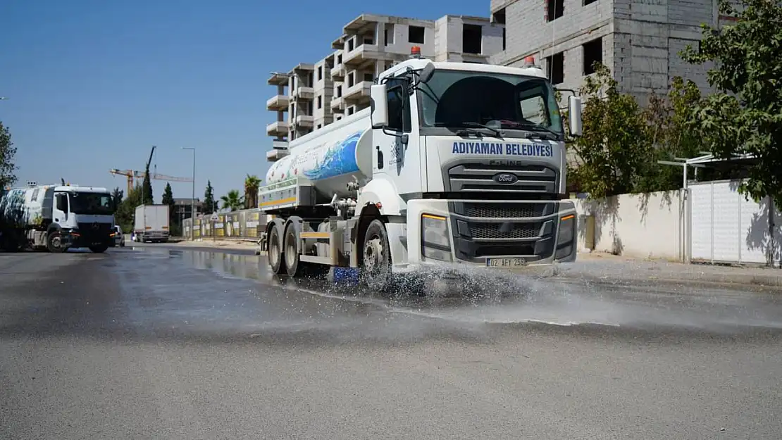 Adıyaman Belediyesi inşaat tozuna karşı sulama çalışmalarını hızlandırdı