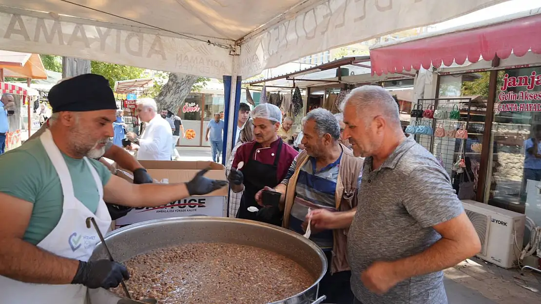 Adıyaman Belediyesi'nden 6 bin kişiye aşure ikramı