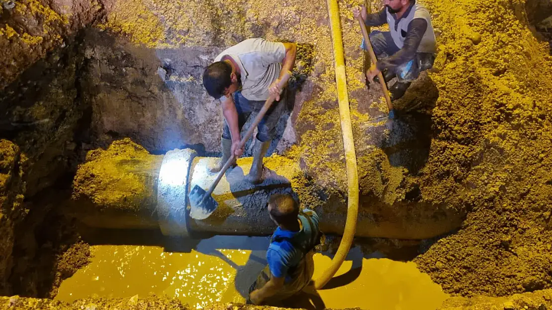 Adıyaman Belediyesi'nden ana hattaki arızaya müdahale