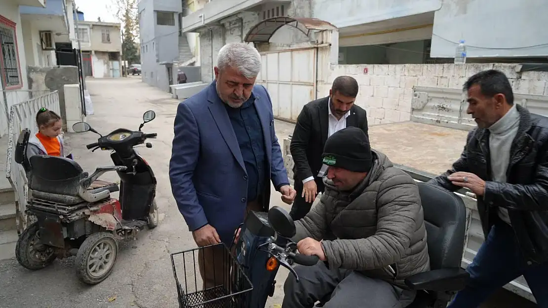 Adıyaman Belediyesinden engelli vatandaşın akülü sandalye talebine hızlı çözüm