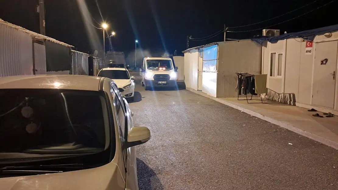 Adıyaman Belediyesinden sinek ve haşereye karşı gece mesaisi