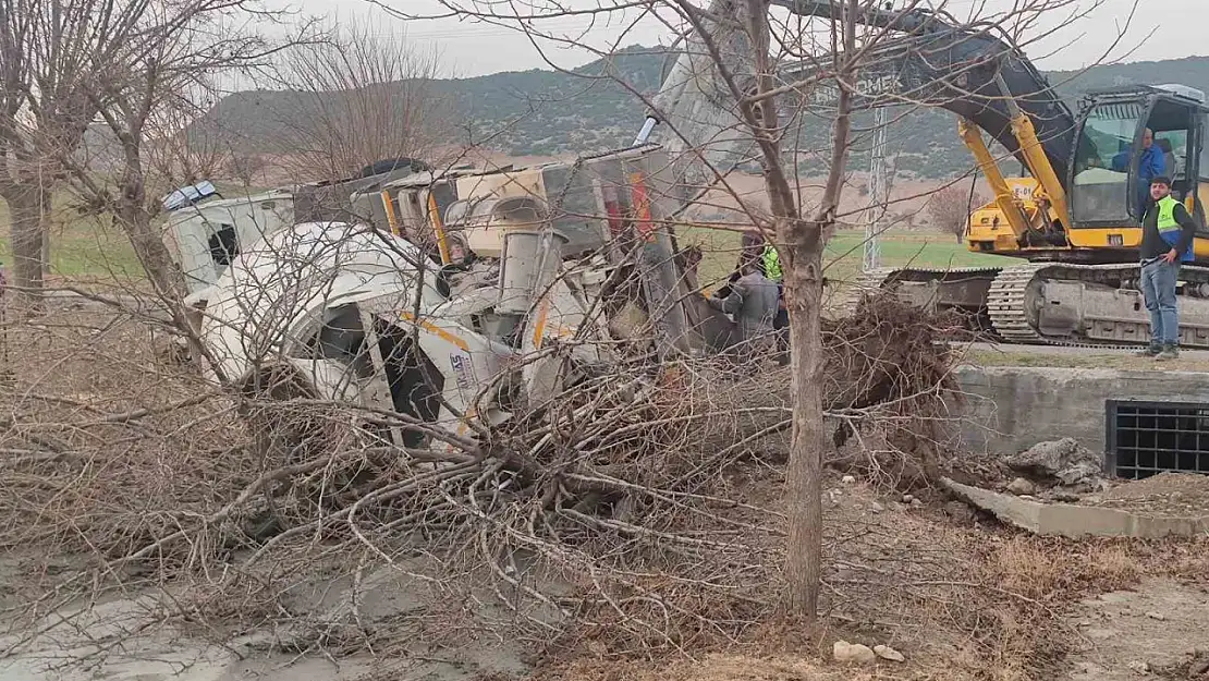 Adıyaman'da beton mikseri devrildi