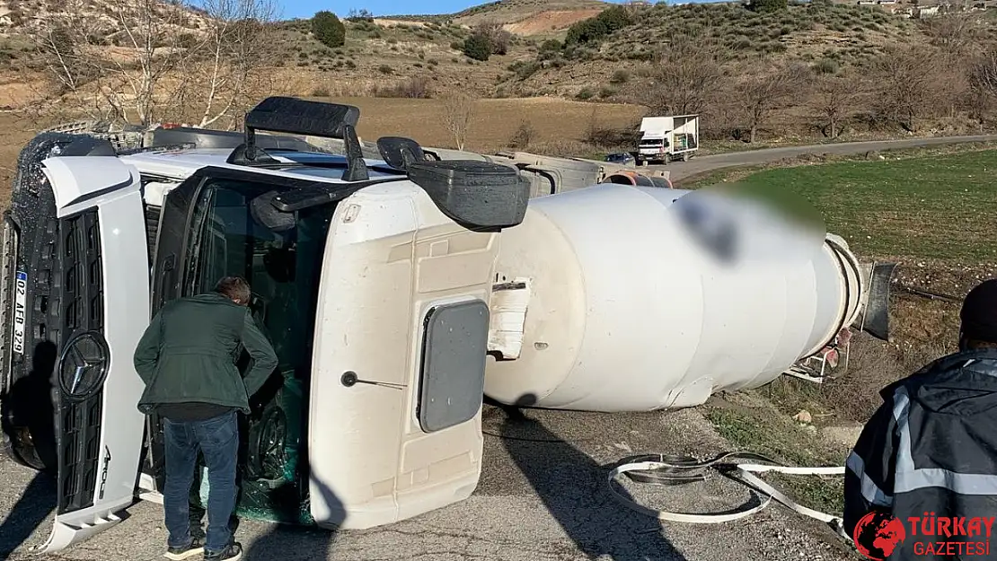 Adıyaman'da beton mikseri devrildi