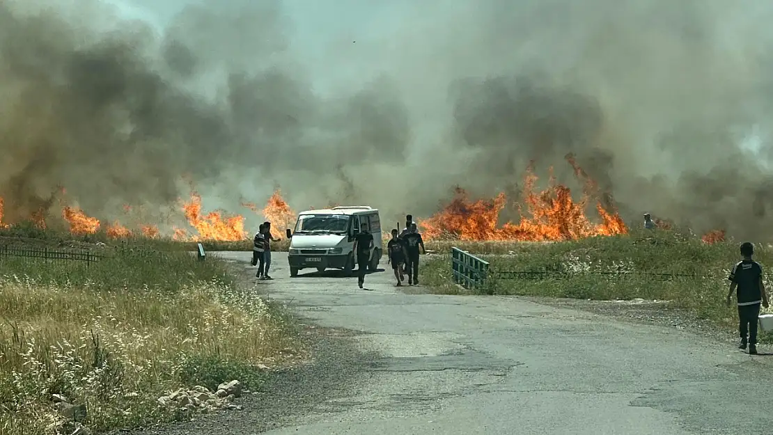 Adıyaman'da Buğday tarlası alevlere teslim oldu