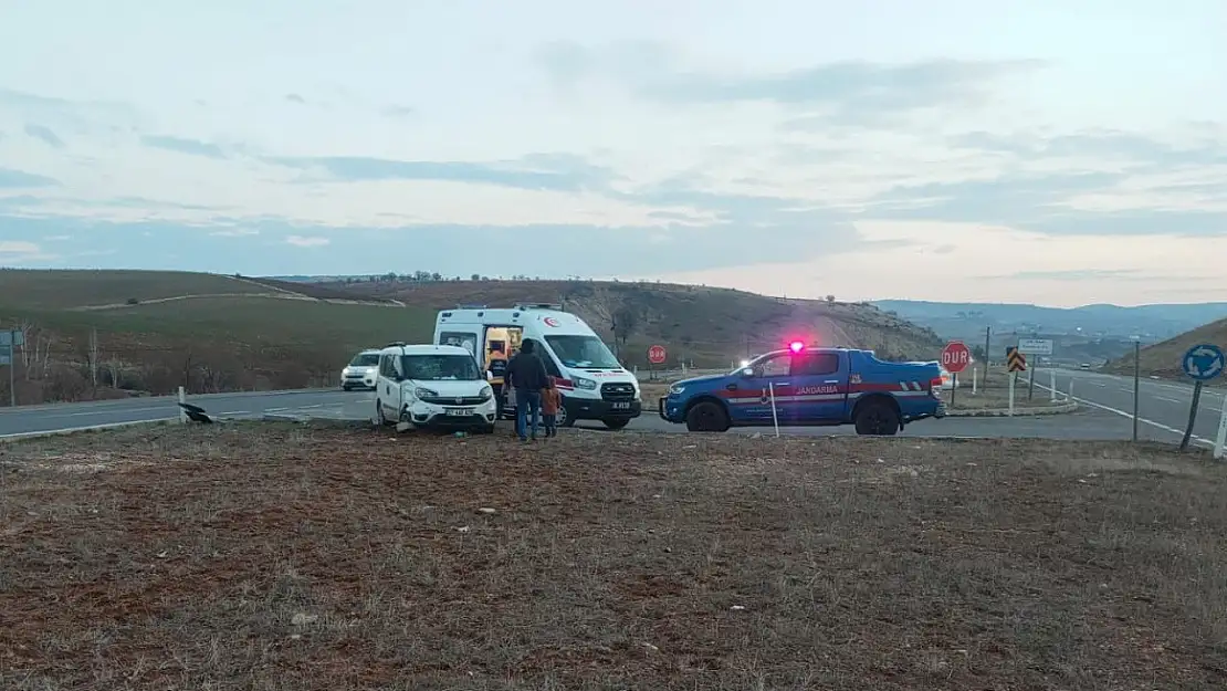 Adıyaman Gölbaşı'nda hafif ticari araçlar çarpıştı: 1 yaralı