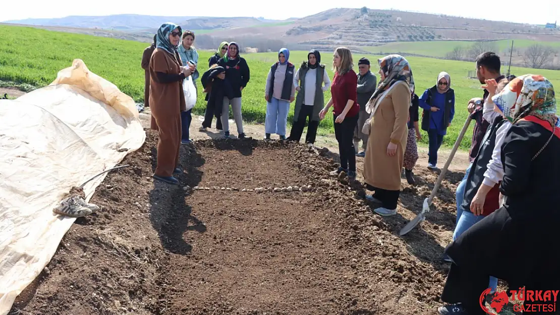 Adıyaman'da kadın çiftçilerle sebze fidesi yetiştirme kursu düzenlendi