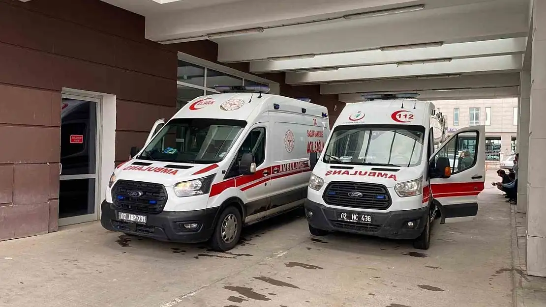 Adıyaman'da, motosiklet devrildi: 3 yaralı
