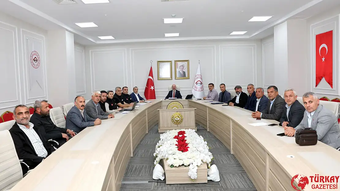 Adıyaman'da muhtarların talepleri dinlenerek çözüm önerileri konuşuldu