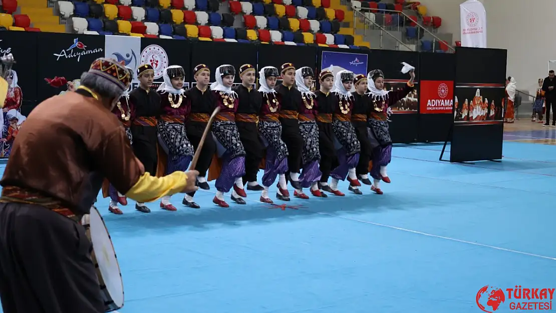 Adıyaman'da okullar arası halk oyunları yarışmaları nefes kesti