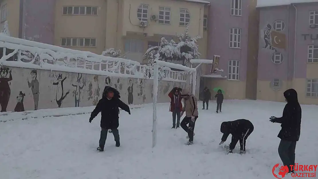 Adıyaman'da okullar tatil yollar kapalı