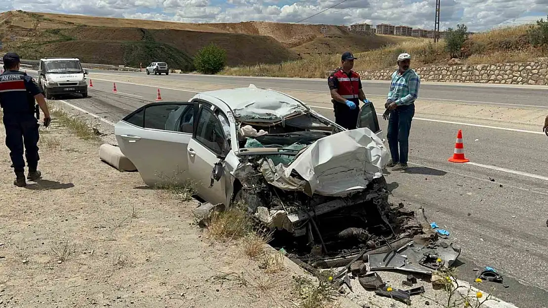 Adıyaman'da otomobil kamyona arkadan çarptı: 1 ölü