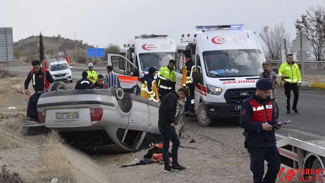 Adıyaman'da otomobil takla attı: 4 yaralı